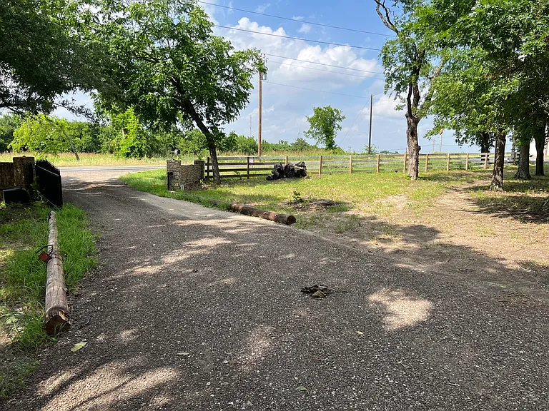 14784 FM 121 — Photo 42