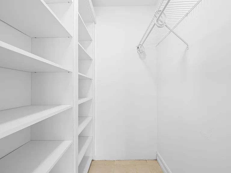 580 SE 5th St — Photo 16