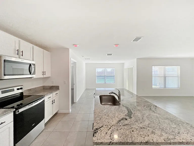 5563 SW 43rd Ct — Photo 8