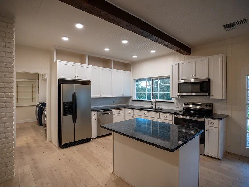 384 Crazy Horse Canyon Rd