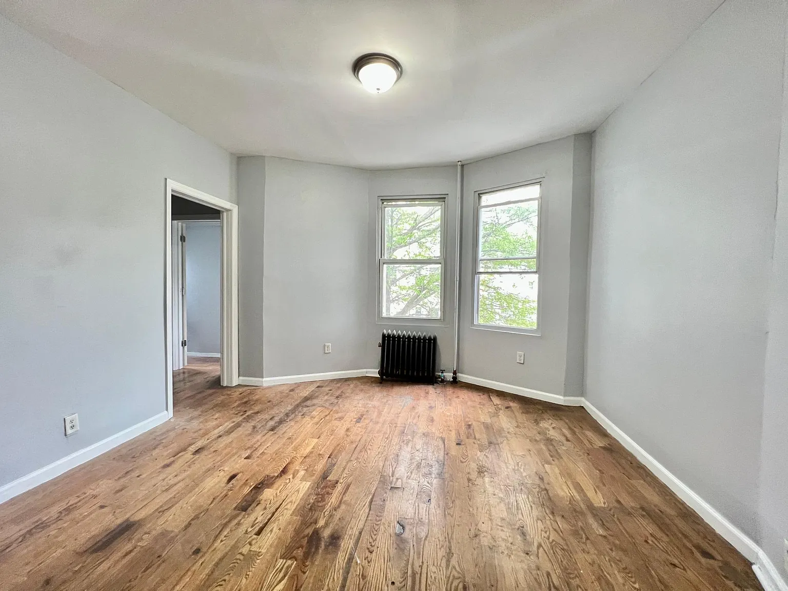 3 bed, 1000 sqft, $2,200 — Photo 4