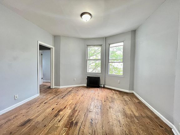 4th image of 635 S 19th St Floor 2