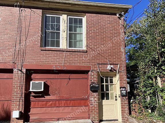 2nd image of 2805 Kirby St #1