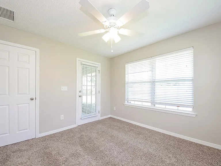 3209 Silverado Cir — Photo 9