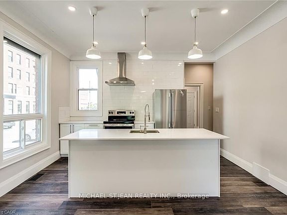 5th image of 276 Sanford Ave N #1