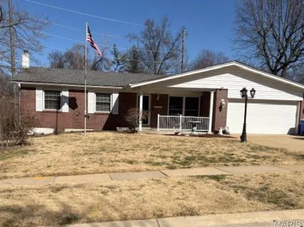 11789 Parish Dr, Bridgeton, MO 63044