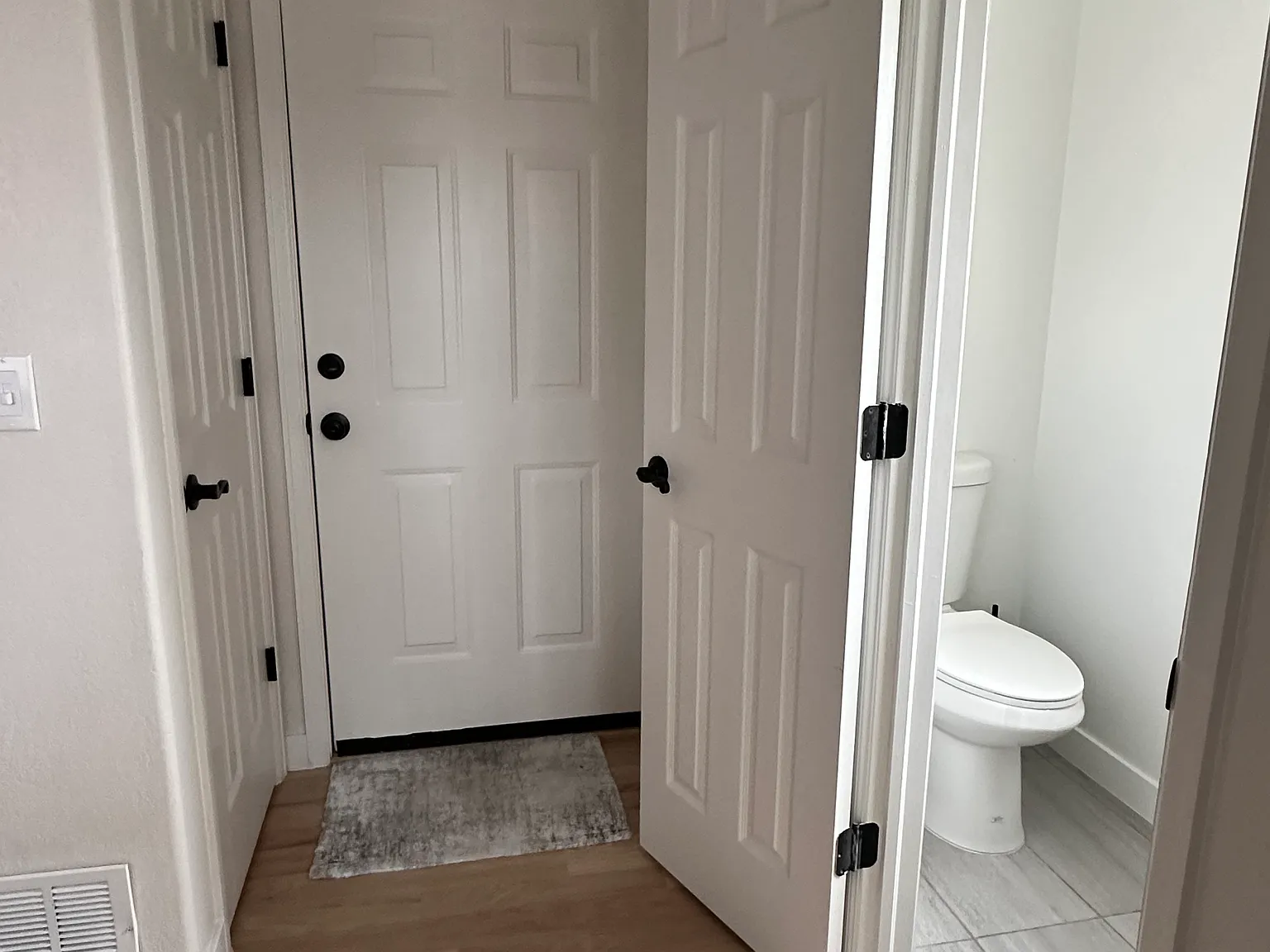 3 bed, 2.5 bath, 2199 sqft, $3,500 — Photo 3