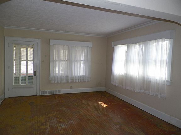 4th image of 1812 Grant Ave