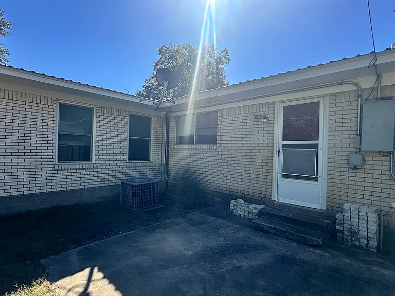 1747 N McCart St — Photo 16