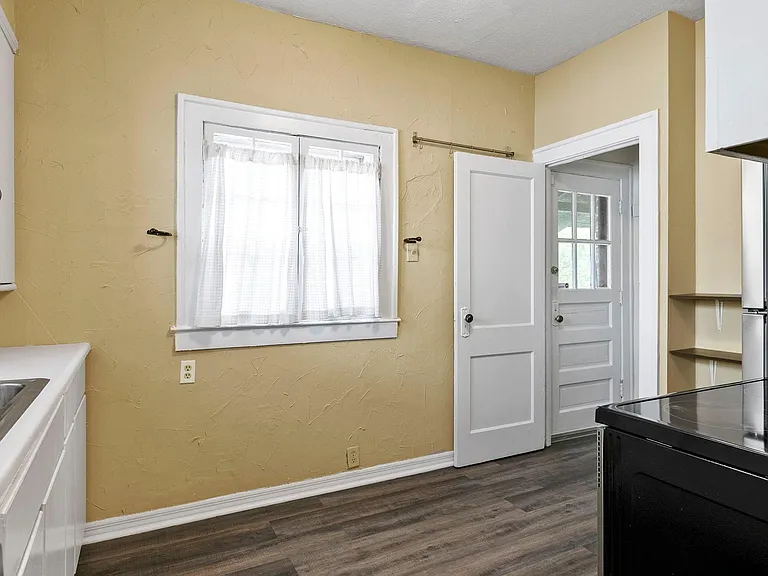 5607 Broadway St — Photo 14