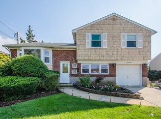 64 Alexander Ave, Hicksville, NY 11801