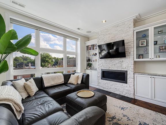 5th image of 1908 W Belmont Ave #3