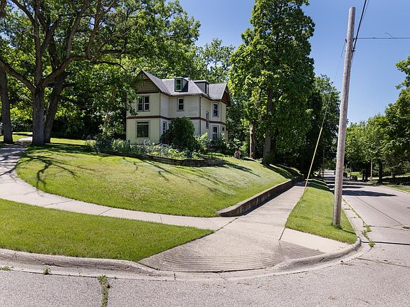 4th image of 414 S Atwood Ave
