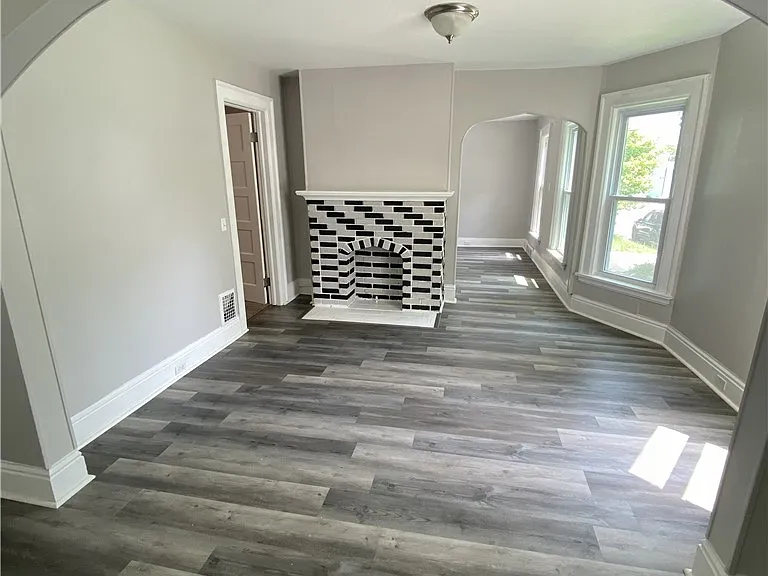 811 Columbus Pkwy — Photo 17