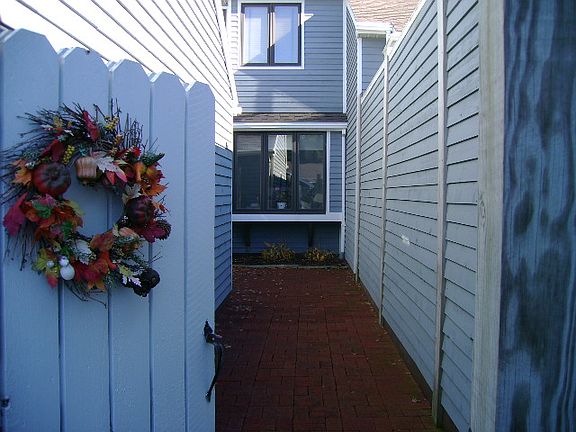 2nd image of 18 Saratoga Cir