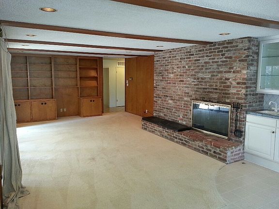 3rd image of 1460 Birchwood Ln