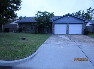 128 SW 5th St, Moore, OK 73160