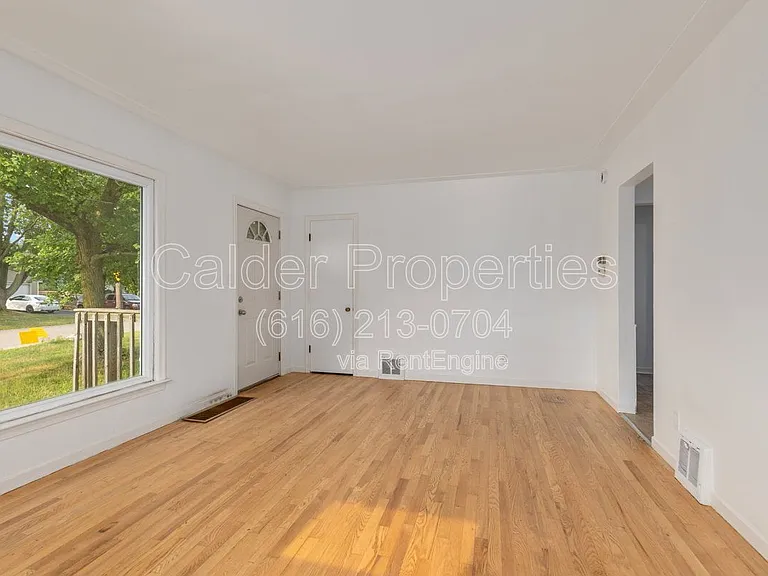 105 Morning Glory St SW — Photo 4