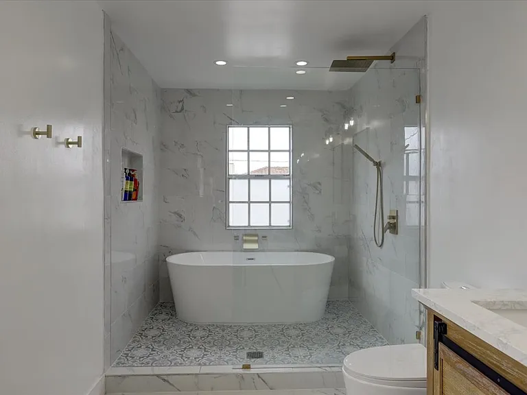 2402 Carnegie Ln #A — Photo 31