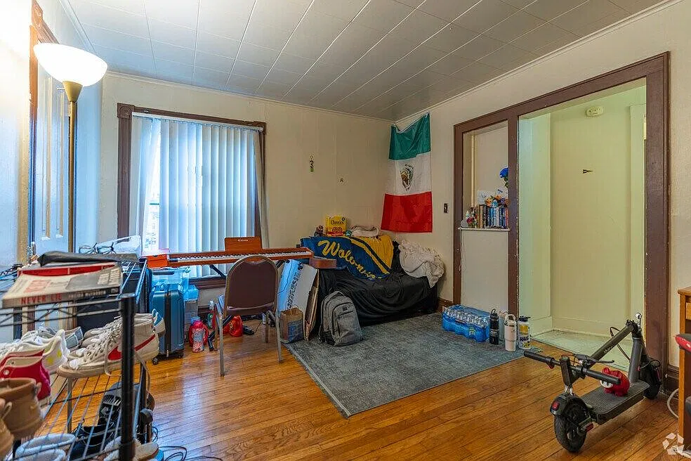 812 Mary — Photo 1