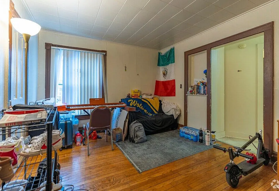 812 Mary St #4