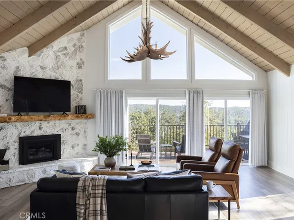 27625 Saint Bernard Ln, Lake Arrowhead, CA 92352