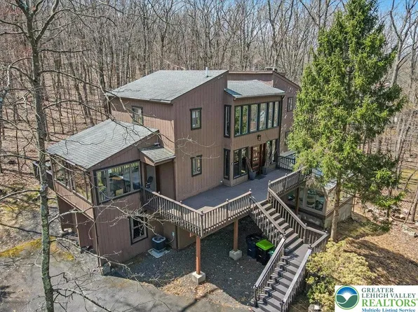 3206 Stonehenge Dr, East Stroudsburg, PA 18301