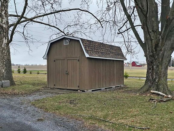 4th image of 1084 Yale Farm Rd