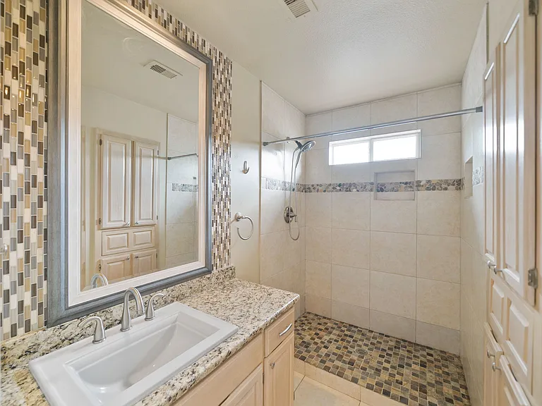 711 Arch Stone — Photo 12