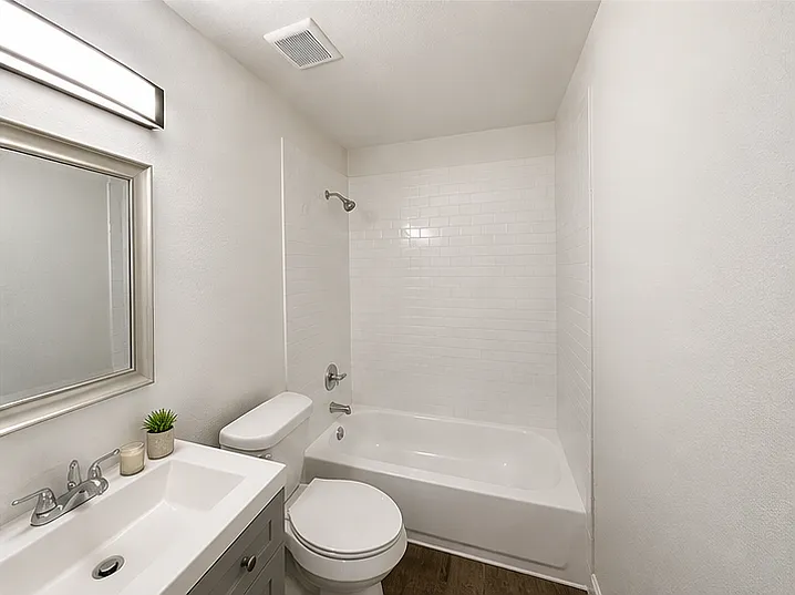 2211 W. Woodlawn Ave. - 1 — Photo 4