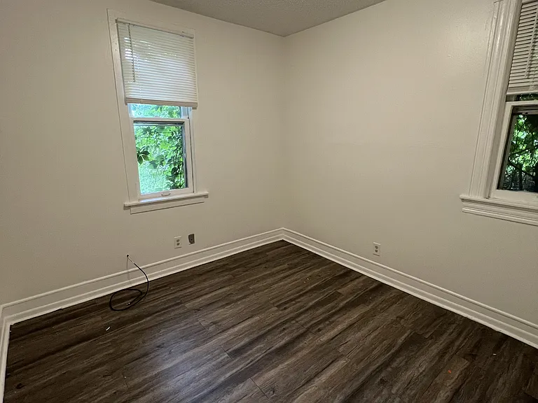 1146 Reaney Ave E #1 — Photo 4