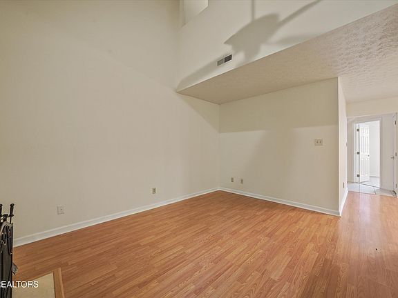 5th image of 6913 Kings Crossing Way