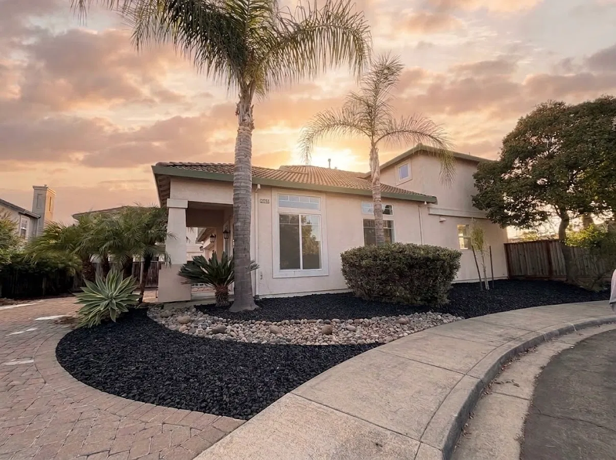 4 bed, 1997 sqft, $4,985 — Photo 2