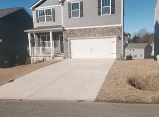 568 Country Oak Dr, Asheville, NC 28804