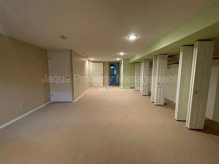 2591 Stratford Dr — Photo 15