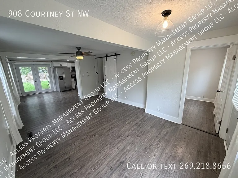 908 Courtney St NW — Photo 4