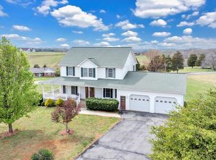 1064 Savanna Hills Dr, Moneta, VA