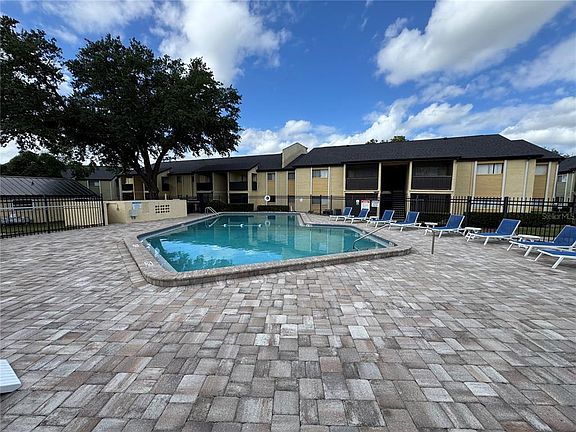 3rd image of 944 Lake Destiny Rd Unit A
