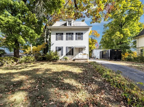 54 Oak St, Hyde Park, MA 02136