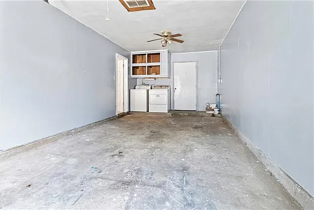 421 Holy Cross Pl — Photo 12