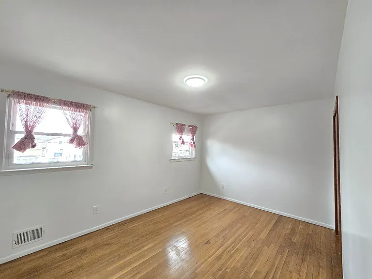 322 Sanilac St — Photo 13