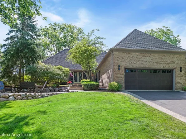 120 Hilltop Ave, Barrington, IL 60010