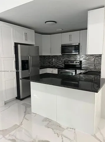 4 bed, 2.0 bath, 1793 sqft, $3,850 — Photo 4