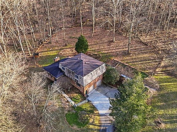 3rd image of 21 W Hillcrest Rd