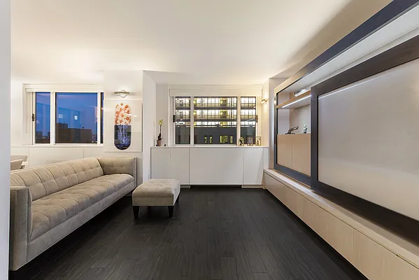 Sold by Nest Seekers International | media 4