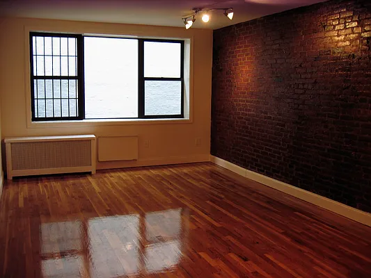 Rented by The Loft Broker | media 39