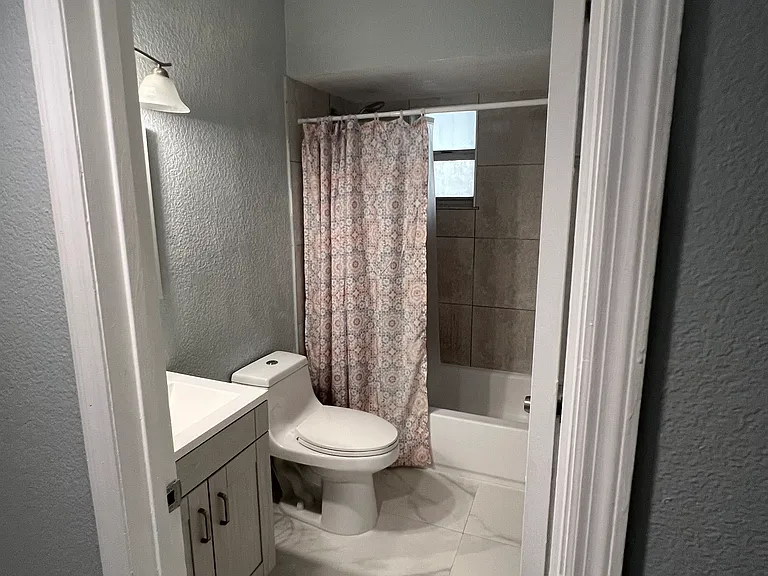 SW 121st Ct — Photo 7