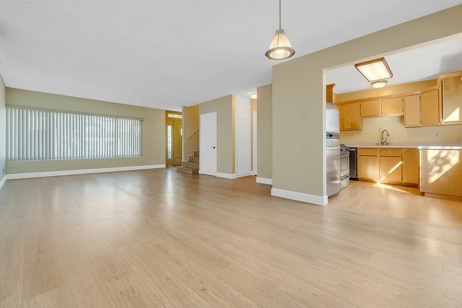 3 bed, 2.5 bath, 1400 sqft, $4,500 — Photo 2