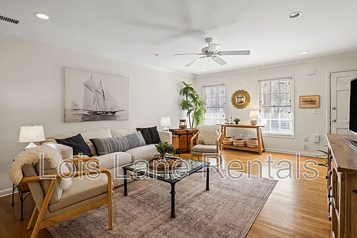164 Queen St Photo 1