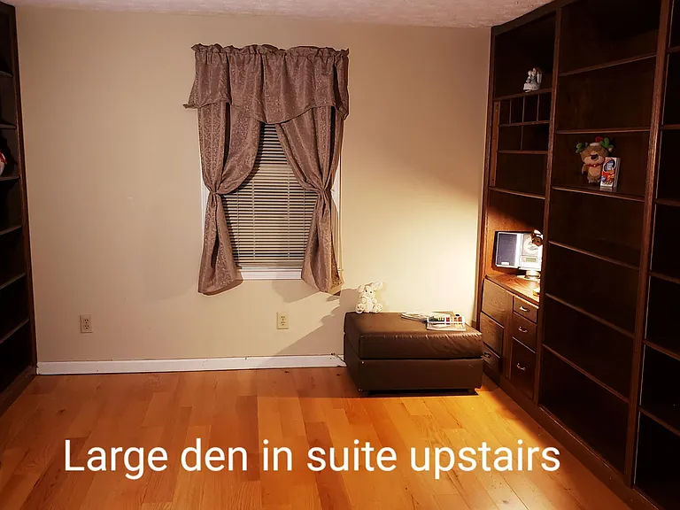 Glenwhite Dr — Photo 21